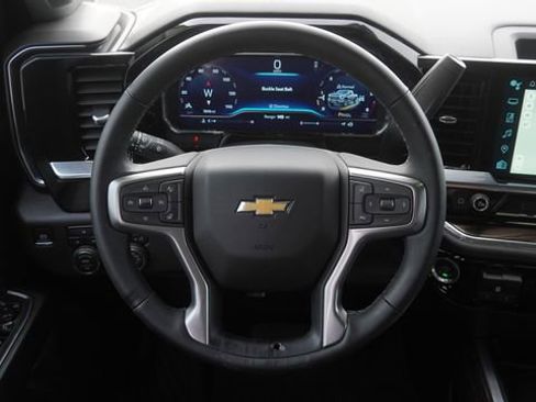 Used 2025 Chevrolet Silverado 2500 LT w/ Safety Package AWD/4WD image 16