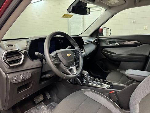Used 2025 Chevrolet TrailBlazer LT w/ Convenience Package image 15