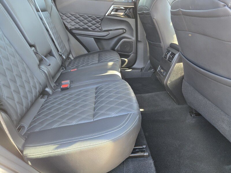 Used 2024 Mitsubishi Outlander SEL FWD image 15