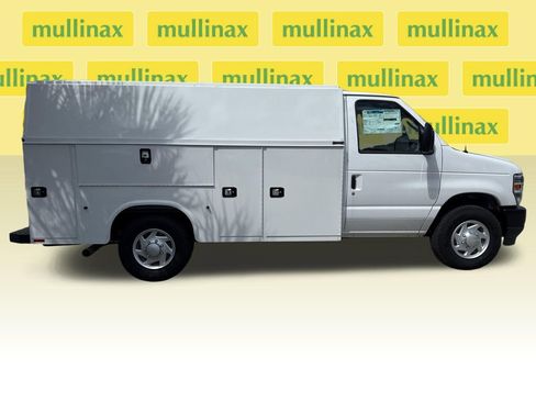 New 2026 Ford E-350 and Econoline 350 Super Duty RWD image 15