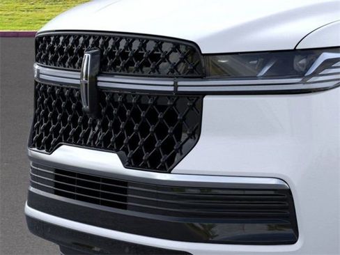 New 2025 Lincoln Navigator Reserve w/ Jet Appearance Package image 17