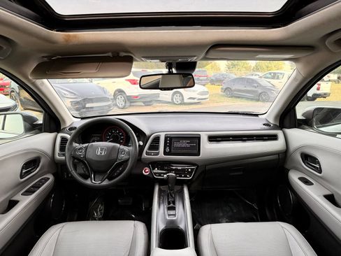 Used 2021 Honda HR-V EX-L image 2