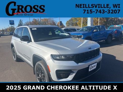 Used 2025 Jeep Grand Cherokee Altitude AWD/4WD image 1