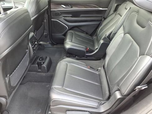 Used 2023 Jeep Grand Cherokee L Limited AWD/4WD image 14