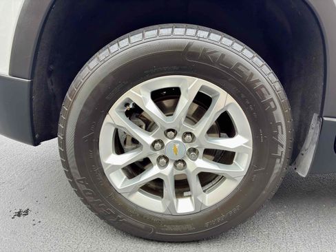 Used 2020 Chevrolet Traverse LS FWD image 13