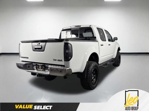 Used 2016 Nissan Frontier SV w/ SV Value Truck Package AWD/4WD image 5