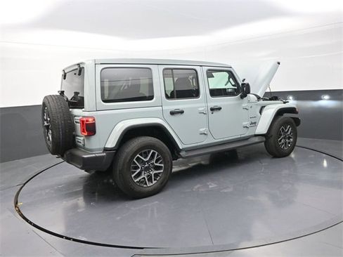 Used 2024 Jeep Wrangler Sahara image 31