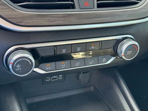 Used 2025 Nissan Altima 2.5 SV image 15