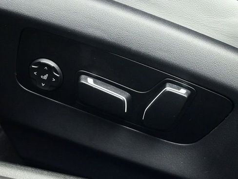 Used 2025 BMW M5 w/ Carbon Package image 49