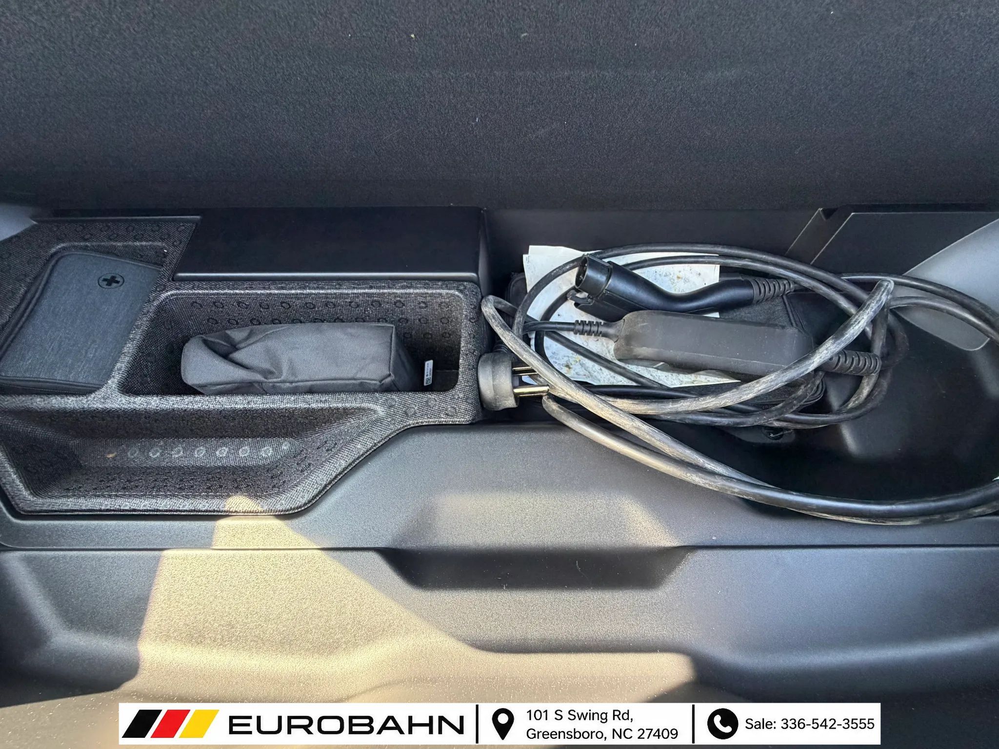 Used 2025 Rivian R1S Adventure Dual AWD/4WD image 36