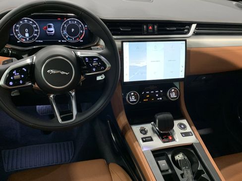 New 2026 Jaguar F-PACE R-Dynamic S image 5