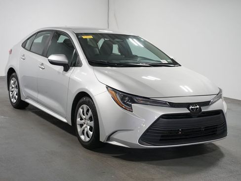 Certified 2024 Toyota Corolla LE image 3