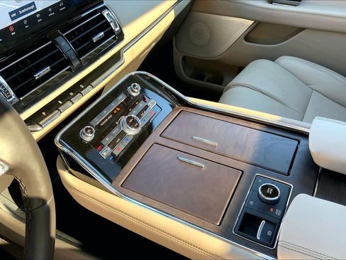 Used 2024 Lincoln Navigator Reserve AWD/4WD image 17
