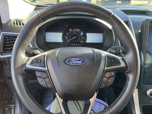 Used 2022 Ford Edge SEL w/ Convenience Package image 4