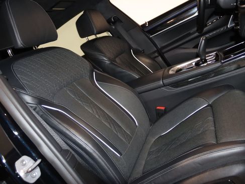Used 2019 BMW 750i RWD image 67