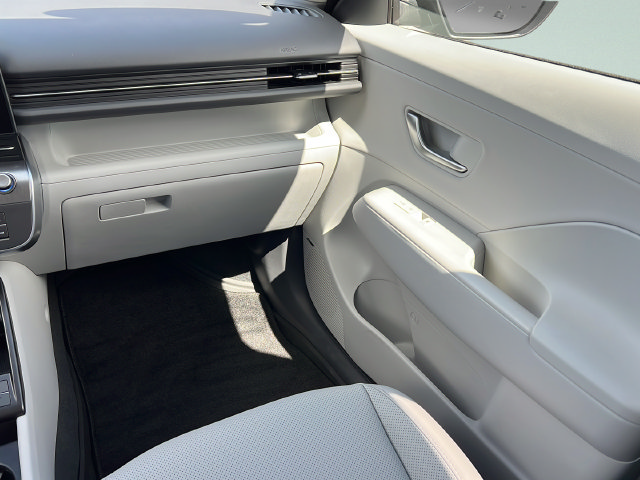 Certified 2025 Hyundai Kona Limited FWD image 15