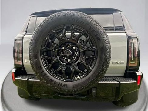 Used 2024 GMC Hummer EV 2X w/ LPO, Illumination Package AWD/4WD image 9