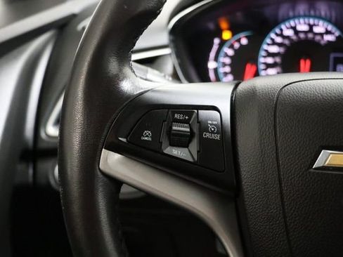 Used 2021 Chevrolet Trax LT w/ Driver Confidence Package FWD image 21