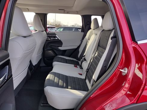 New 2026 Mitsubishi Outlander SE image 9