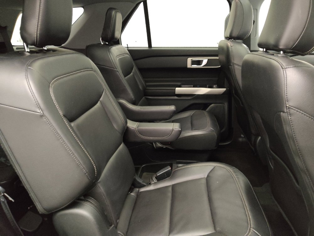 Used 2021 Ford Explorer XLT w/ Equipment Group 202A AWD/4WD image 19