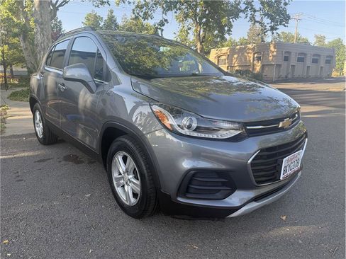 Used 2019 Chevrolet Trax LT w/ LT Convenience Package FWD image 7
