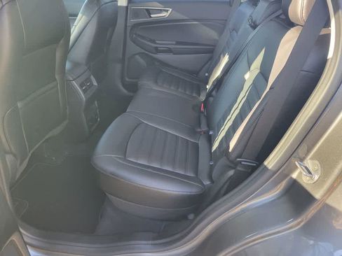 Used 2023 Ford Edge SEL w/ Convenience Package image 4