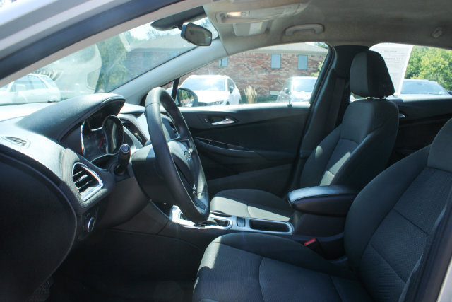 Used 2016 Chevrolet Cruze LS FWD image 12