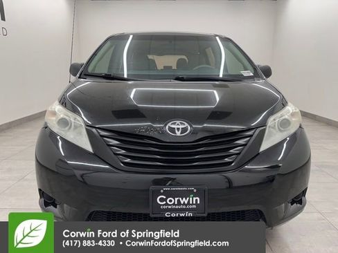 Used 2011 Toyota Sienna Base image 7