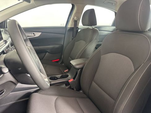 Used 2024 Kia Forte LXS w/ LXS Technology Package FWD image 8