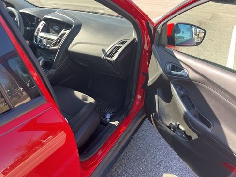 Used 2017 Ford Focus SEL image 4