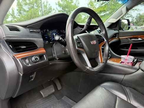 Used 2018 Cadillac Escalade Premium Luxury RWD image 22