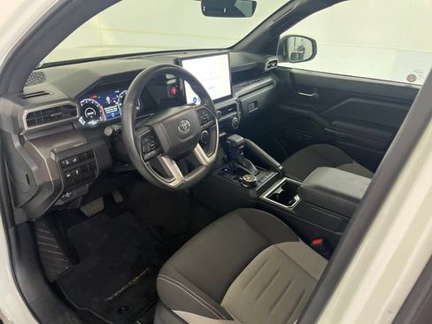 Used 2025 Toyota Tacoma TRD Off-Road AWD/4WD image 24