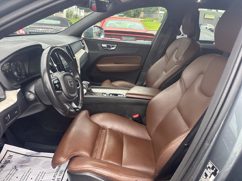 Used 2018 Volvo XC60 T6 Inscription w/ Convenience Package AWD/4WD image 10