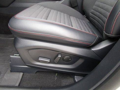 Used 2025 Ford Explorer ST-Line AWD/4WD image 16