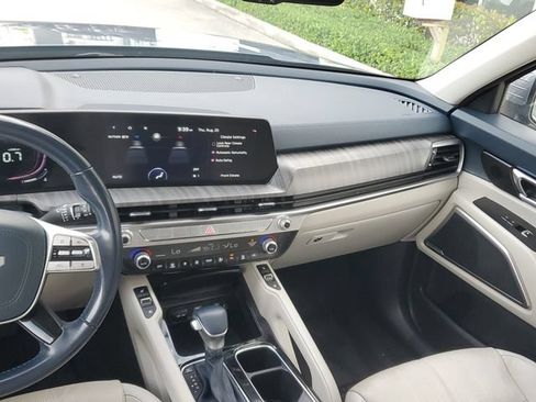 Used 2024 Kia Telluride EX w/ EX Captain's Chair Package FWD image 15
