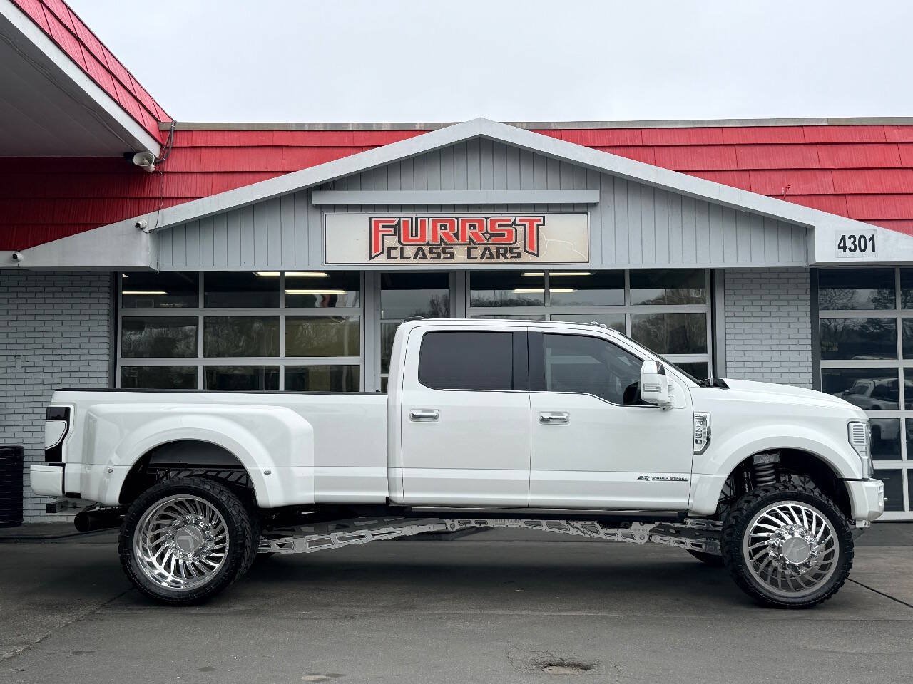 Used 2022 Ford F450 Platinum w/ FX4 Off-Road Package AWD/4WD image 2