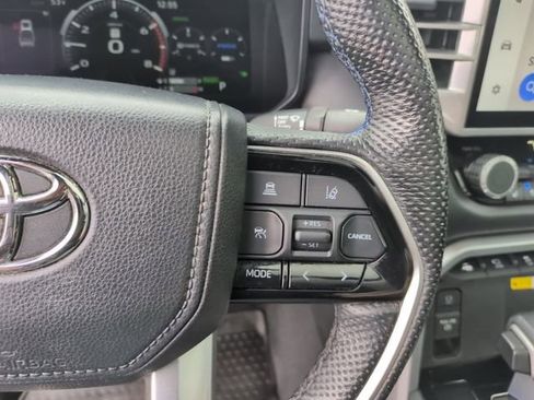Used 2022 Toyota Tundra Platinum w/ Advanced Package AWD/4WD image 18