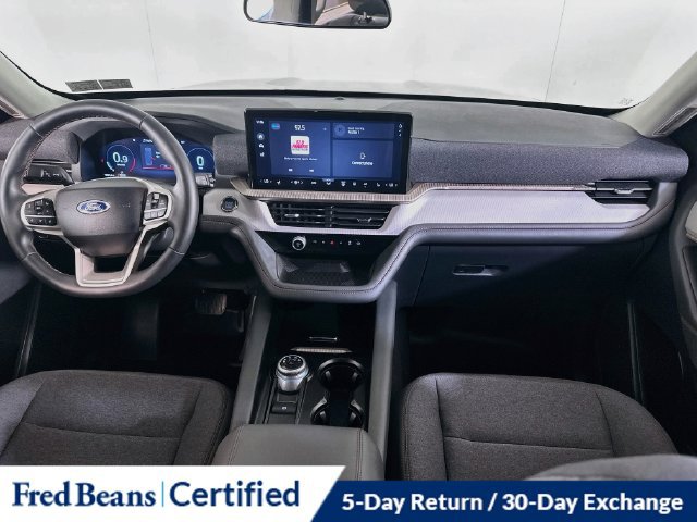 Used 2025 Ford Explorer Active AWD/4WD image 17