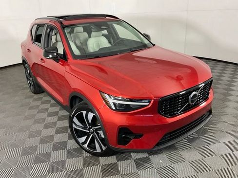 Certified 2025 Volvo XC40 B5 Ultra AWD/4WD image 43
