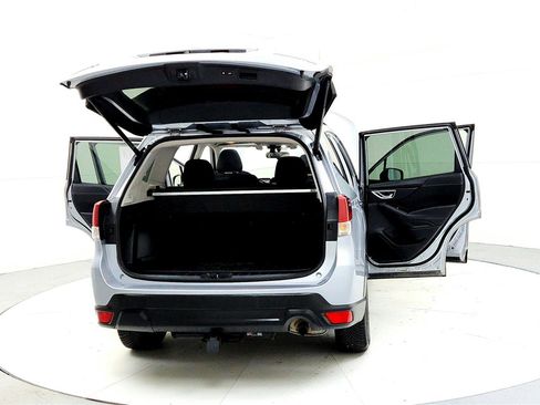 Used 2020 Subaru Forester Premium image 11
