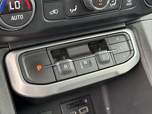 Used 2023 GMC Acadia SLT FWD image 34