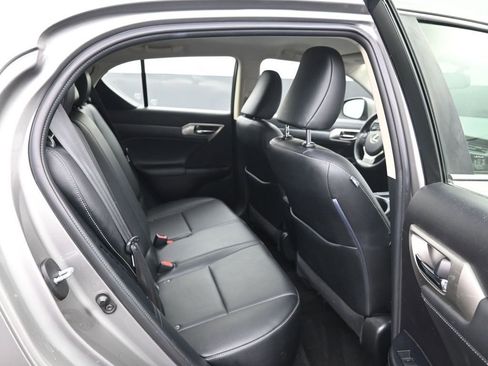 Used 2017 Lexus CT 200h image 10