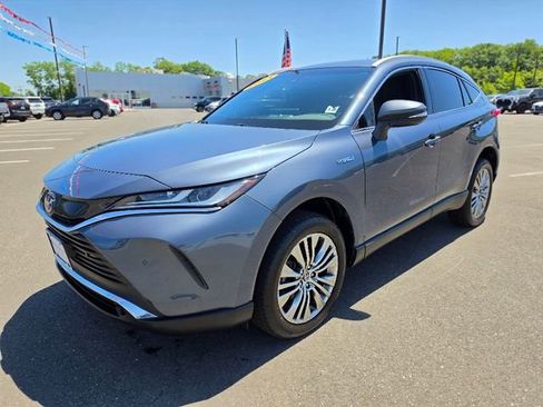 Used 2021 Toyota Venza XLE w/ Softex Package AWD/4WD image 3