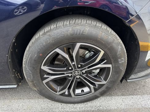 Used 2025 Toyota Sienna Platinum image 24