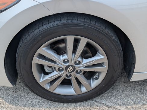 Used 2018 Hyundai Elantra Value Edition FWD image 25