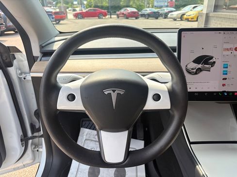 Used 2020 Tesla Model Y Long Range AWD/4WD image 18