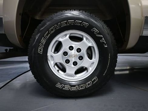 Used 2004 Chevrolet Silverado 1500 4x4 Extended Cab w/ Light Duty Power Package image 10
