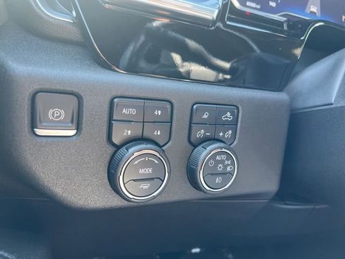 Used 2022 Chevrolet Silverado 1500 High Country image 34