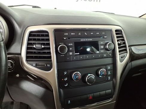 Used 2012 Jeep Grand Cherokee Laredo w/ Laredo E Group AWD/4WD image 19