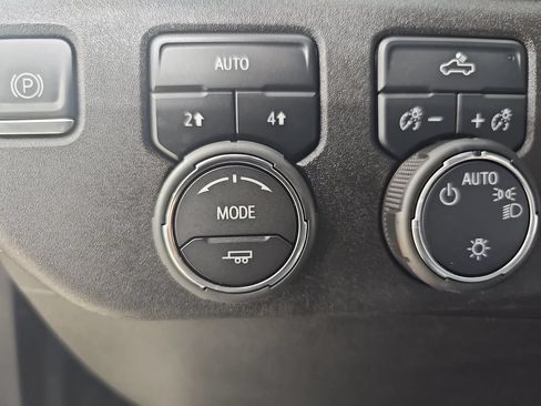 Certified 2024 Chevrolet Silverado 1500 LT AWD/4WD image 30